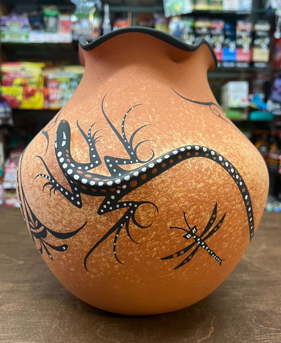Zuni Raised Lizard With Dragonfly Medium Pot by Artist: Deldrick