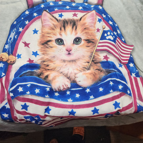 Kitten Holding Flag While In American Colored Backpack T-shirt Size Large By The Mountain