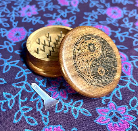 53MM Wooden Grinder Ying Yang