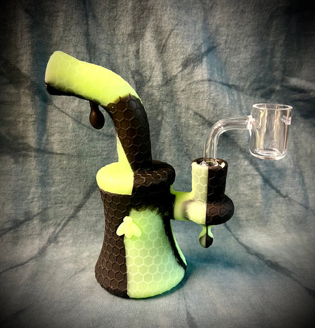 Silicone Stratus Bee Rig Waterpipe 7"